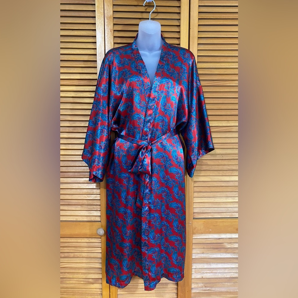 Vintage Victoria’s Secret: Paisley robe